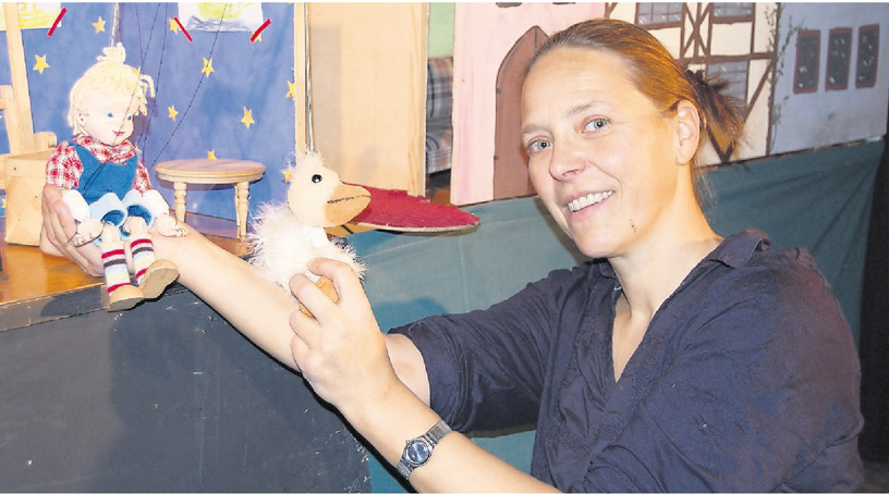 Birgit Schuster, Puppenspielerin aus Gingst, weiß aus den Erfahrungen ihrer eigenen Kindheit, was Geschichten für Kinder bedeuten können